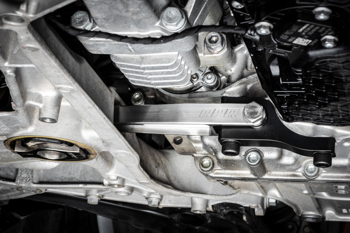 APR ドッグボーンマウント DQ381