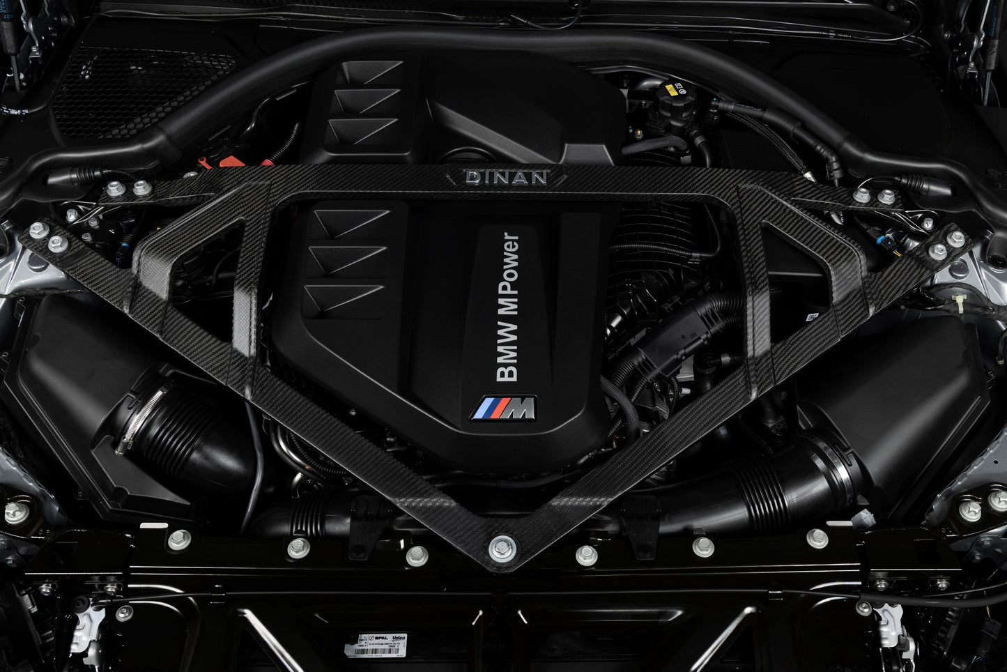 Dinan カーボンストラットタワーブレース (Matte) BMW G8x M3/M4
