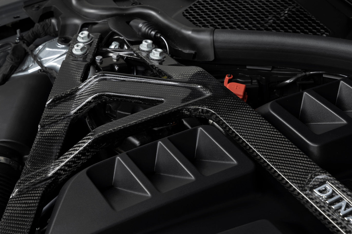 Dinan カーボンストラットタワーブレース BMW G8x M3/M4
