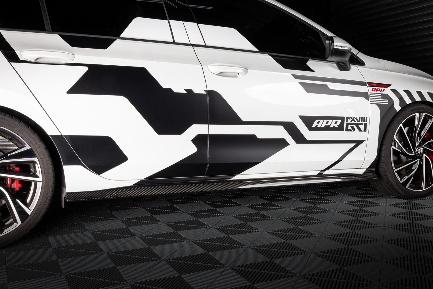 APR カーボンサイドスカート MK8 GTI