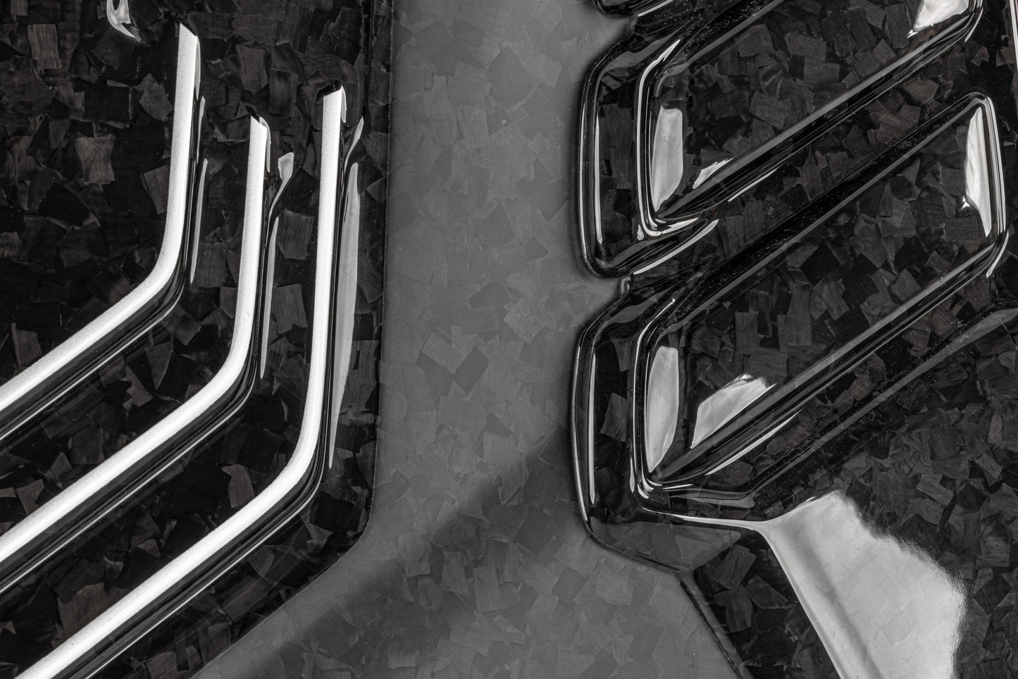 APR エンジンカバー EA825 SUV（フォージドカーボン）