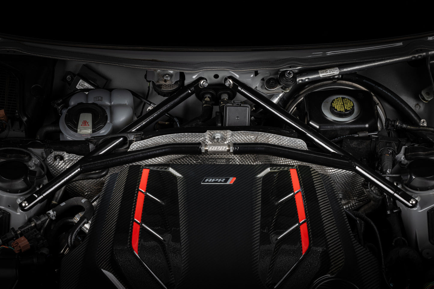 APR ストラットブレース B9