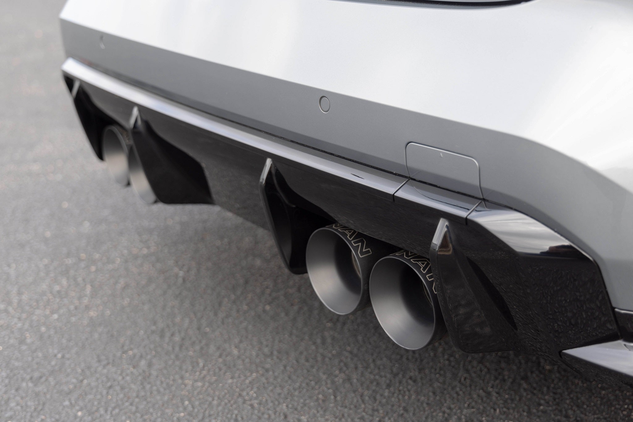 Dinan アクスルバックエキゾースト - 2021-2026 BMW M3/M4 (Black